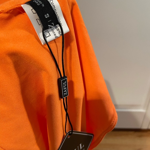 Bright orange cropped tank top - Picture 2 of 2